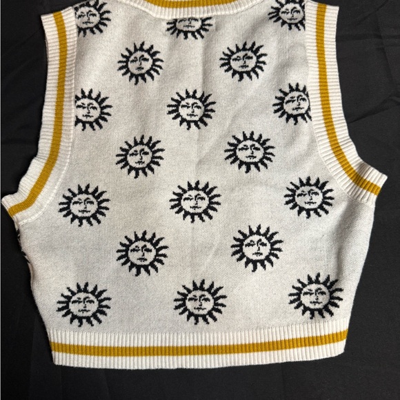 Urban Outfitters Sunburst Knit Vest in White and Yellow - Picture 2 of 5